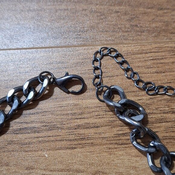 Crystal Flower Faceted Black Rhinetone Cluster Statement Necklace - Picture 8 of 9